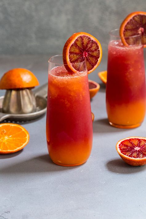 Tequila Sunrise Recipe, Tequila Sunrise Cocktail, Sunrise Cocktail, Tangerine Juice, Winter Fruit, Sweet Cocktails, Tequila Drinks, Winter Cocktails, Tequila Sunrise