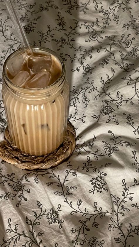 Coffee With Condensed Milk, Ice Aesthetic, Best Iced Coffee, Aesthetic Drinks, Coffee Ice, Coffee Obsession, Ice Coffee Recipe, Coffee Ice Cream, Coffee Aesthetic