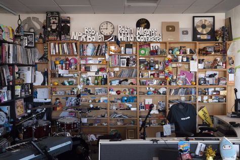 Npr Tiny Desk Concert, Concert Set Up, Tiny Desk Aesthetic, Tiny Desk Concert Aesthetic, Ceramic Amplifier, Npr Tiny Desk, Cd Store, Tiny Desk Concert, Tiny Desk