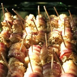 Bacon Roll Ups II Bacon Roll Ups, Bacon Wrapped Cream Cheese, Cream Cheese Toast, Cream Cheese Roll Up, Bacon Roll, Cream Cheese Rolls, Easy To Make Appetizers, Wrapped In Bacon, Bacon Appetizers