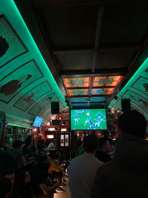 Football Tv Aesthetic, Sports Bar Aesthetic, Football On Tv, Football Pub, Irish Pub Aesthetic Night, Sports Pub, Reading Area, Soccer Games, Football Match