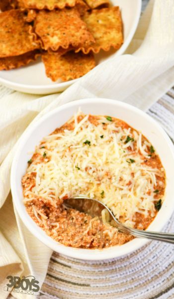 Easy Lasagna Dip Recipe Lasagna Dip Recipe, Lasagna Dip, Pickle Dip Recipe, Sausage Dip Recipe, Crowd Pleasers Recipes, Dessert Dip Recipes, Delicious Dips Recipes, Delicious Appetizer Recipes, Favorite Appetizers