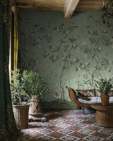 Aude Malbat Christin (@aude.jolijour) • Instagram photos and videos De Gournay Wallpaper Bedroom, Chinoiserie Wall Mural, Garden Room Wallpaper, Wallpaper Home Interior, Modern Traditional Wallpaper, Apothecary Nursery, Chinoiserie Wallpaper Living Room, Stairway Mural, Multimedia Room