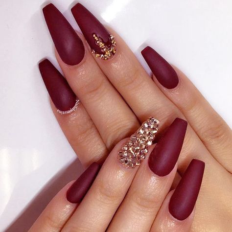 50+ Newest Burgundy Nails Designs You Should Definitely Try In 2020 Burgundy Matte Nails, Maroon Nail Designs, Maroon Nail, Burgundy Acrylic Nails, Burgundy Nail Designs, Manicured Nails, Latest Nail Designs, Maroon Nails, Gold Nail Art