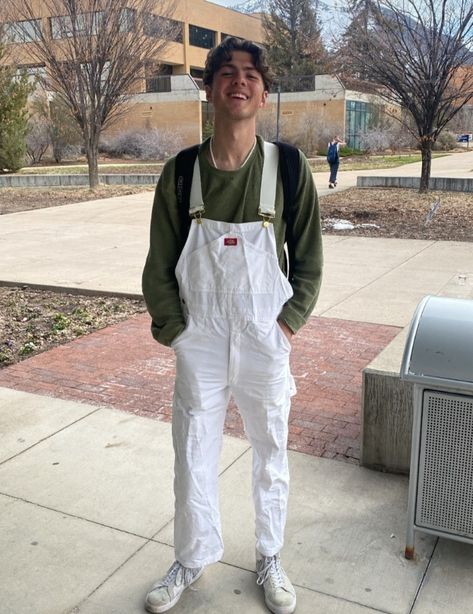 White Dungarees, White Overalls, Noah Kahan, Overalls Men, Outfit Invierno, Herren Outfit, Dungarees, Green And White, Overalls