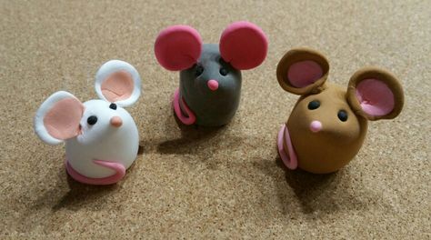 Little mice made out of air dry clay Air Dry Sculpture Ideas, Things To Make With Oven Bake Clay, Air Dry Clay Characters, Small Air Dry Clay Ideas Easy, Clay Molding Ideas, Air Dry Clay Animals, Air Dry Clay Ideas For Kids, Clay Projects Kids, Clay Challenge