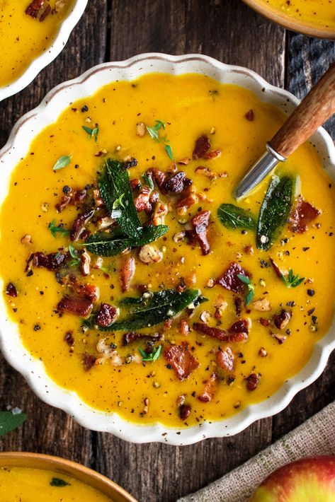 Creamy Butternut Squash Soup, Creamy Butternut Squash, Butternut Soup, Chicken And Butternut Squash, Butternut Squash Recipes Soup, Squash Soup Recipe, Roasted Butternut Squash Soup, Fall Soup Recipes, Clam Recipes