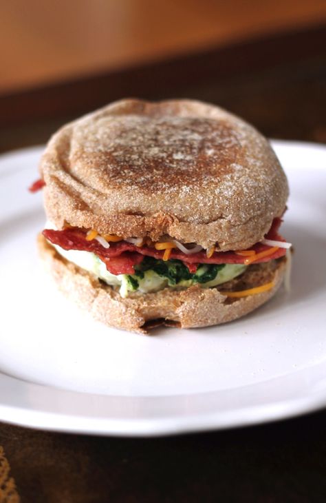 Panera Breakfast, Sandwich Healthy, Starbucks Breakfast, Healthy Breakfast Sandwich, Breakfast Sandwich Recipes, Early Riser, Bacon Breakfast, Calorie Recipes, Healthy Sandwiches