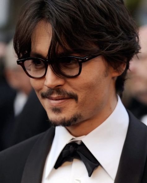 Johnny Depp Hairstyles, Johnny Depp Glasses, Johnny Depp Hairstyle, Johnny Depp Images, Older Mens Hairstyles, جوني ديب, Mens Hairstyles With Beard, Johnny Depp Pictures, Medium Length Hair Men