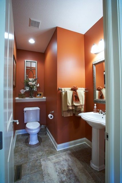 Orange Bathroom Paint, Mission Style Bathroom, Orange Bathrooms Designs, Colorful Bathroom Tile, Orange Bathroom Decor, Craftsman Bathroom, Color Terracota, Orange Bathroom, Orange Bathrooms