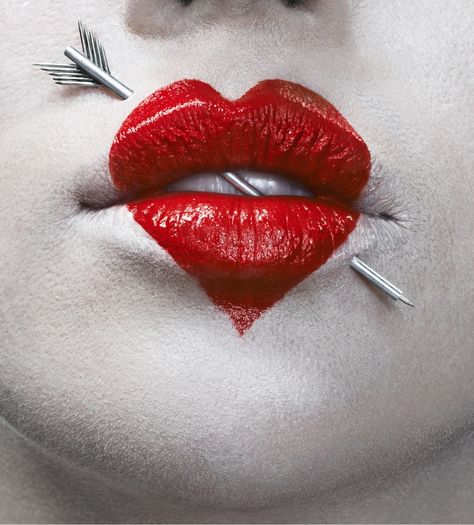 I Heart Piercing Labret Vertical, Heart Piercing, Hot Lips, Lip Service, Beautiful Lips, Lip Art, Red Lips, Tattoos And Piercings, Maquillaje De Ojos