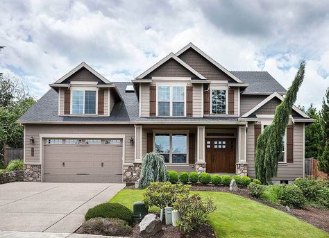 This traditional home plan has all the elements that spell comfort for a small family. Family members will appreciate the fluid space of the kitchen, family room, and breakfast nook. A corner fireplace in the voluminous family room draws the family together. So does the hardworking kitchen with its multiple workstations and the snack counter at the cooking island. Pamper yourself in the main-level master suite. Elegant double doors open to the vaulted bedroom. The sumptuous bath houses a whirlpo Room With Dormers, Vaulted Bedroom, Snack Counter, Craftsman House Exterior, Bloxburg Homes, Bath Houses, Apartment Tips, Cooking Island, Nice Houses