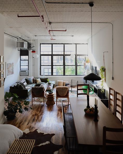 Warehouse Apartment Decor, Cozy Industrial Decor, Loft Dining Room, Loft Apartment Industrial, Loft Aesthetic, Warehouse Apartment, Industrial Loft Design, Brooklyn Home, Open Loft