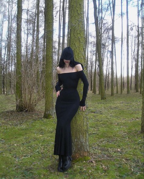 Maquillage Goth, Tight Long Sleeve Dress, Dark Witch, Fishtail Dress, Long Bodycon Dress, Hooded Dress, Alter Ego, Dark Fashion, Club Dresses