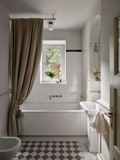 Nothing Trendy Allowed: Designer Marta Chrapka's Timeless, Fanciful Apartment - Remodelista French Bathroom, White Wall Tiles, Timeless Bathroom, Washroom Design, Wallpaper Bathroom, Lounge Design, Upstairs Bathrooms, Pierre Frey, Bathroom Renos