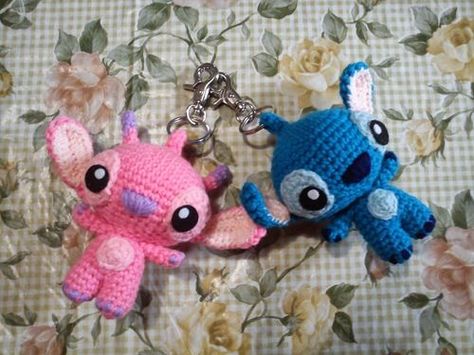 Patron Amigurumi Crochet : Stitch et Angel – Made by Amy Crochet Disney Stitch, Stitch Amigurumi, Angel Stitch, Crochet Angel, Crochet Disney, French Pattern, Crochet Keychain Pattern, Stitch And Angel, Crochet Diy