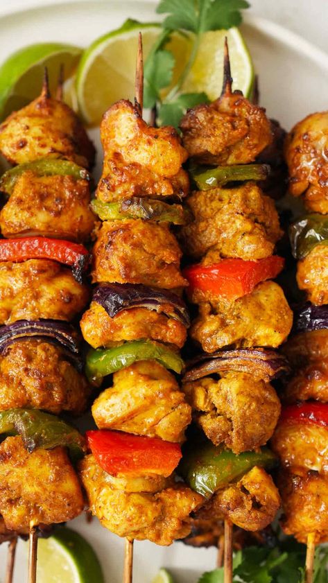 Chicken Kebab - Khin's Kitchen Chicken Kebab Skewers, Chicken Kebabs On The Grill, Kebabs Skewers, Chicken Kebobs, Chicken Pakora Recipe, Döner Kebab, Chicken Kebab Recipe, Chicken Kebab, Kebab Skewers