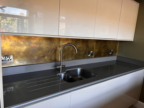 Bronze Splashback Kitchen, Gold Splashback Kitchen, Brass Splashback, Splashback Kitchen, Gold Living, Kitchen Walls, Gold Living Room, Brass Patina, Kitchen Splashback