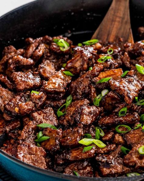 Mongolian Beef - Jo Cooks Chinese Beef Recipes, Healthy Thai Recipes, Mongolian Beef Recipes, Jo Cooks, Asian Beef, Mongolian Beef, Easy Asian Recipes, Bbq Beef, Asian Foods