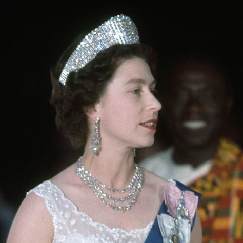 The tiara: Queen Alexandra's Kokoshnik Tiara.  The history: For Queen Alexandra's silver wedding anniversary of 1888, a royal committee (made up of 364 aristocratic ladies named 'The Ladies of Society') raised money to have this kokoshnik-style tiara made. It is made up of 61 diamond bars.  The current wearer: Queen Elizabeth II. Kokoshnik Tiara, Strathmore Rose Tiara, Lady Sarah Chatto, Lady Elizabeth, Rainha Elizabeth Ii, Queens Jewels, The British Royal Family, Queen Alexandra, Royal Crowns