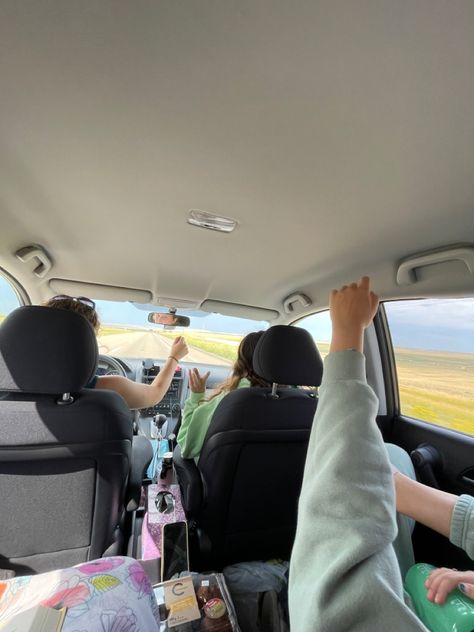 In a car with my three friends with are hands in the sky. Road Trip Vibes, Aesthetic Travel Pictures, Canada Summer, Life Vision Board, Senior Trip, Find Cheap Flights, Cultural Differences, Summer Goals, Summer Plans