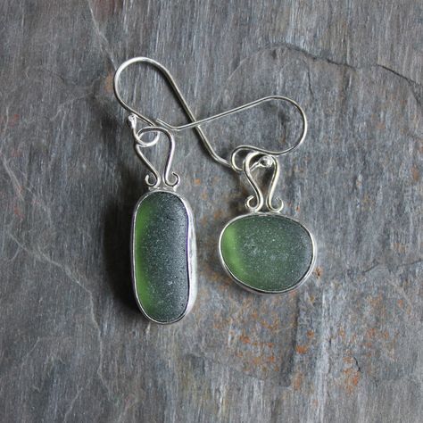 I’m loving these quirky mismatched sea glass earrings! Since it’s hard to find two matching pieces, I just go with the flow. Available this Saturday in downtown Corvallis and Sunday in Yachats! Stop by and say 👋 😊 #seaglass #seaglassaddict #seaglassjewelry #seaglassofinstagram #seaglasslove #etsyfinds #etsypicks #etsyfind #etsyhandmade #oregon #corvallisoregon #yachatsoregon #oregoncoast Beach Stones Jewelry, Beach Glass Jewelry, Plain Silver Rings, Sea Glass Bracelet, Beachglass Jewelry, Stones Jewelry, Sea Glass Earrings, Beach Stones, Sea Glass Necklace