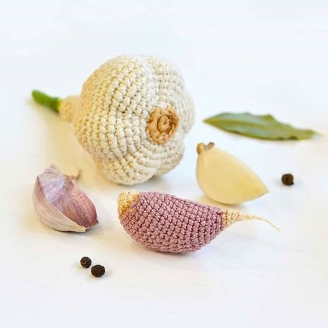 Crochet Fruit, Crocheted Items, Crochet Food, Diy Crochet Projects, Yarn Projects, الرسومات اللطيفة, Crochet Animals, Crochet Doll, Yarn Crafts