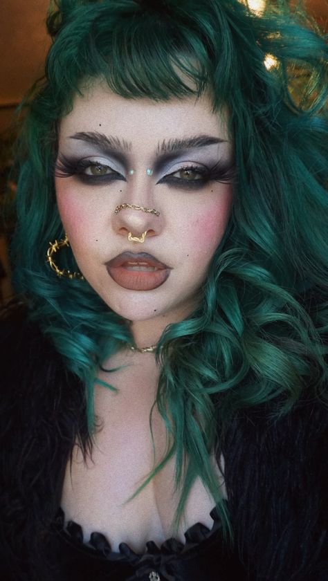 Paint Makeup Look, Goth Holiday Makeup, Makeup For Green Hair, Goth Pride Makeup, Goth Christmas Makeup, Makeup To Recreate, Green Goth Makeup, Colorful Goth Makeup, Goblin Makeup