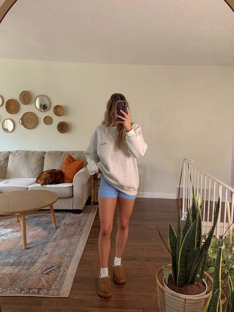 Ugh Slippers Outfits Summer, Ugg Tasman Slippers Outfit Shorts, Women Slides Outfit, Ugg Tasman Slippers Outfit Summer, Ugg Tasman Slippers Outfit Comfy, Ugg Slippers Styled, Comfy Outfits With Ugg Slippers, Ugg’s Slippers Outfit, Summer Lounge Outfit