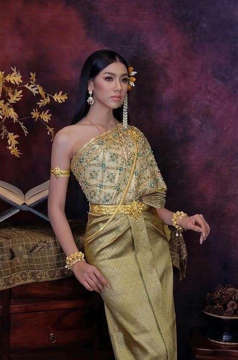 Wedding Khmer, Asian Photoshoot, Thailand National Costume, Cambodian Wedding Dress, Cambodian Clothes, Thailand Dress, Cambodian Dress, Cambodian Wedding, Traditional Asian Dress