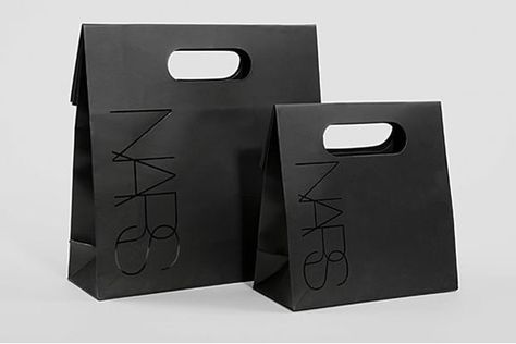 . Luxury Paper Bag, Fabien Baron, Paper Bag Design, Luxury Packaging Design, Retail Bags, Clothing Packaging, Box Packaging Design, Packing Design, Luxury Packaging