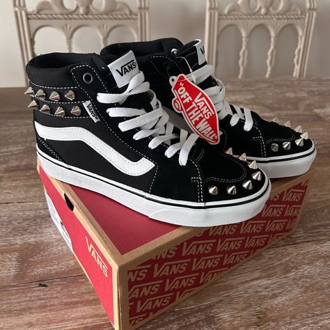 This Is A Customized Pair Of Vans High Top Sneakers. They Feature Silver Spike Details. Perfect Addition To Your Punk Closet. Never Worn, Includes Tags And Stickers. Comes With The Box!! Diy Vans, Vans Shoes Custom, Punk Sneakers, Vans High Top, Vans Custom, Mom Clothes, Vans High, Estilo Grunge, Vans Black And White