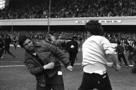 Police And British Football Hooligans – 1980 to 1990 - Flashbak Casual Hooligans, Soccer Hooligans, Football Hooliganism, Cardiff City Fc, Metal Fencing, British Football, West Ham United Fc, Football Casuals, Cardiff City