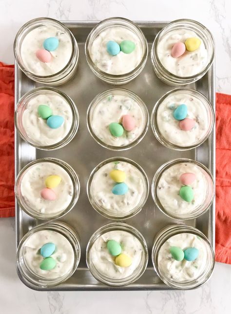 Mini Egg No Bake Cheesecake, Mini Egg Cheesecake, Chocolate Cheesecake Cupcakes, Petite Desserts, Oreo Cheesecake Bars, Mint Chocolate Cheesecake, Easter Cheesecake, Cookie Board, Easter Things