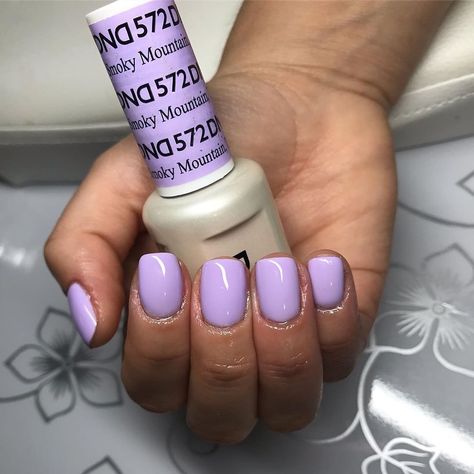 Nails Poster, Dnd Gel Nail Polish, Dnd Nail Polish, Nail Polish Style, Gel Nail Polish Colors, Dnd Gel Polish, Purple Pastel, Gel Nail Colors, Gel Polish Colors