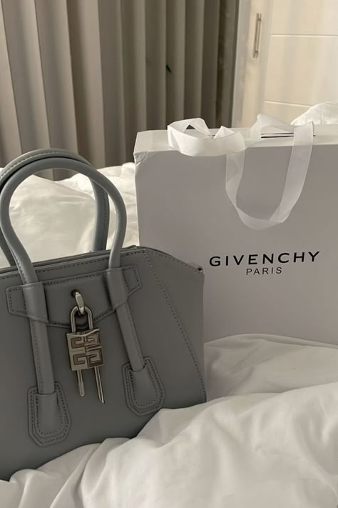 Givenchy Bag Aesthetic, Givency Bags, Givenchy Bag Outfit, Givency Bag, Givenchy Bag Antigona, Givenchy Aesthetic, Givenchy Purse, Givenchy Wallet, Luxurious Brands