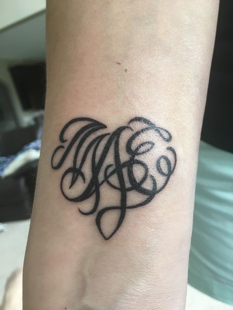 Kids initials tattoo Tattoos With Initials, Intertwined Tattoo, Initial Tattoo Ideas, Kids Initial Tattoos, Initials Tattoo, Font Tato, Monogram Tattoo, Tato Suku, Tato Dengan Makna