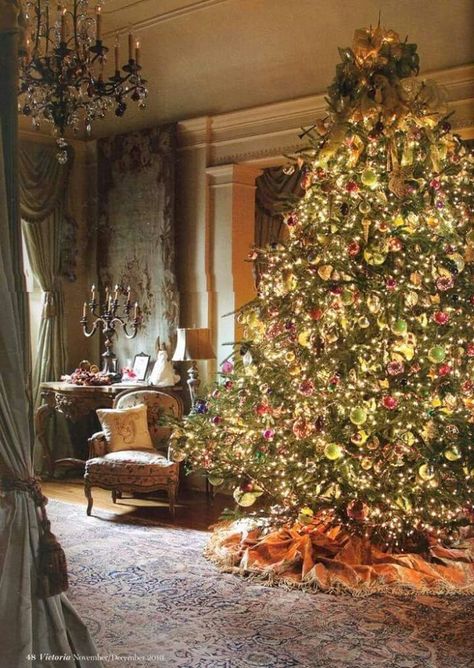 Have Inspiration, Beautiful Christmas Trees, Old World Christmas, Old Fashioned Christmas, Christmas Past, Victorian Christmas, Noel Christmas, Christmas Love, Country Christmas