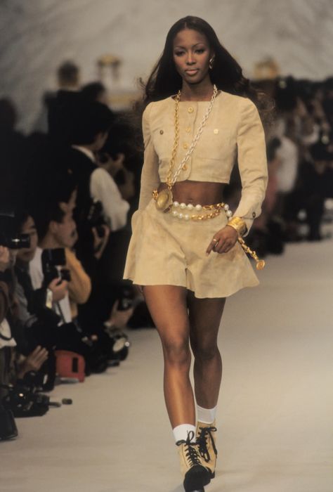 Neutral Pictures, Vintage Channel, Neo Grunge, Chanel Runway, 90s Runway Fashion, Tokyo Street Fashion, Runway Fashion Couture, Runway Outfits, Mode Chanel