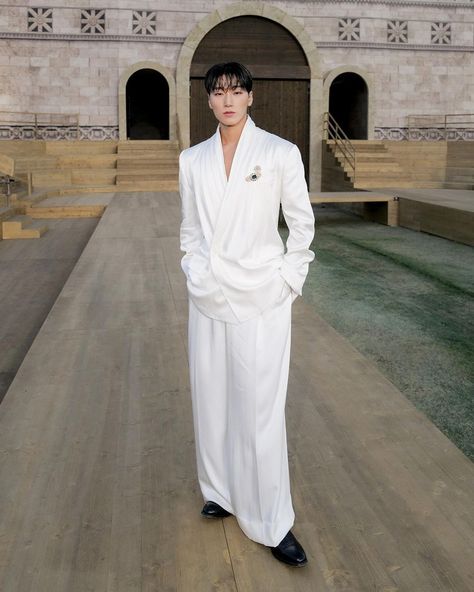 Ateez Outfits, Dinner Outfit Men, White Christmas Outfit, Dolce Gabbana Alta Moda, Mens Inspiration, White Wide Leg Pants, San Ateez, Ateez San, Choi San