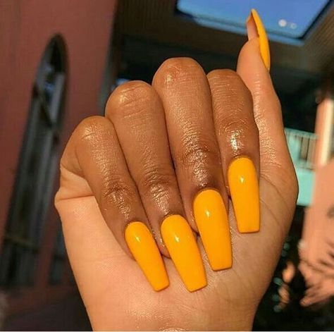 Vous ne trouvez pas de couleur d’ongle pour cette été ce jaune-Orange ira parfaitement avec votre bronzage Gel Pedicure, French Pedicure, Yellow Nail, Scene Girl, Long Nail Designs, Coffin Nails Long, Ballerina Nails, Summer Acrylic Nails, Acrylic Nail Art