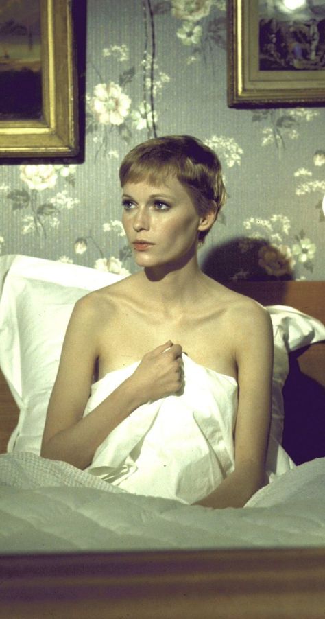 Rosemary's Baby (1968) mia farrow Mia Farrow Pixie, Rosemary's Baby, Mia Farrow, Roman Polanski, Rose Marie, Kate Upton, Twilight Saga, Kristen Stewart, Pixie Hairstyles