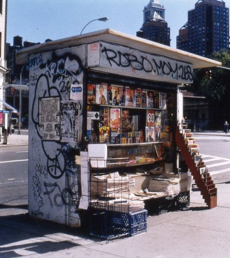 Nyc Streets, Eugene Atget, Magazine Shop, Street Vendor, Dark City, French Photographers, Shop Front, Nova York, Urban Sketching