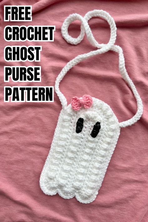 A crochet ghost purse is the perfect crochet Halloween accessory for spooky season! Follow this free crochet pattern to make one today! Halloween Purse, Ghost Bag, Crochet Pour Halloween, Crochet Ghost, Toddler Purse, Foundation Single Crochet, Purse Crochet, Crochet Mignon, Quick Crochet Patterns