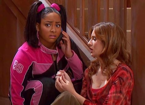 Raven Symone 2000s Outfits, Raven Baxter Hairstyles, Thats So Raven Aesthetic, That's So Raven Outfits, Raven Baxter Outfits, That's So Raven Aesthetic, Raven Symone 2000s, 2000s Disney Shows, Raven Outfits