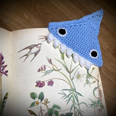 Corner Bookmark - Shark Crochet pattern by Teenie Crochets Shark Crochet Pattern, Shark Crochet, Crochet Shark, Corner Bookmark, Knitting Fashion, Corner Bookmarks, Knit Fashion, Crochet Projects, Crochet Pattern