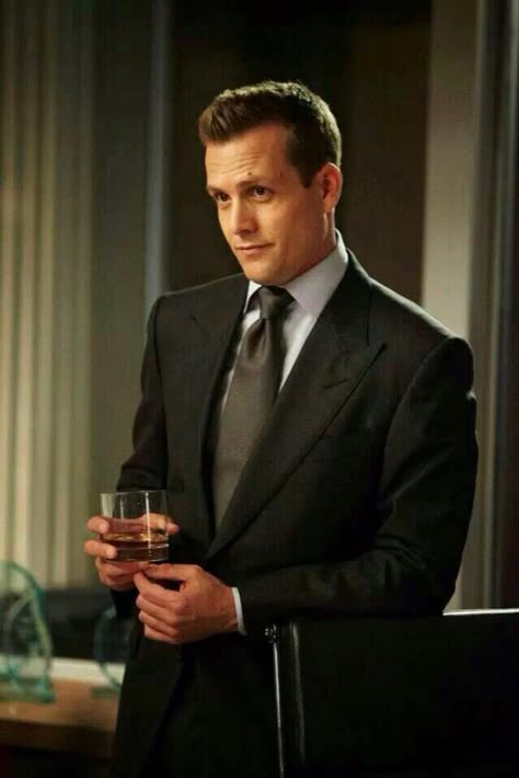 Harvey Specter - Suits USA Harvey Specter Hot Pics, Harvey Specter Suits Style, Mens Suits Outfits, Rich Lawyer Aesthetic Men, The Gentleman Aesthetic, Lawyer Outfit Man, Harvey Spector Aesthetic, Harvey Specter Outfit, Lawyer Aesthetic Men