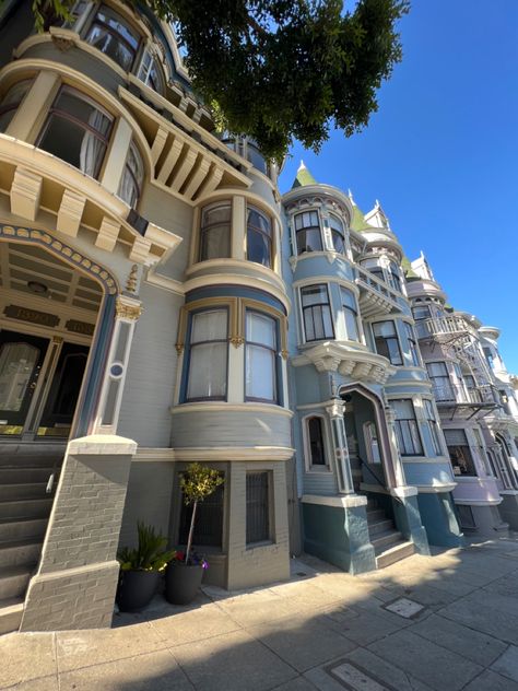 San Francisco City Aesthetic, House In San Francisco, San Francisco Houses Aesthetic, Aesthetic Buildings, City Penthouse, Victorian House San Francisco, City View Night, San Fransico, San Francisco Home