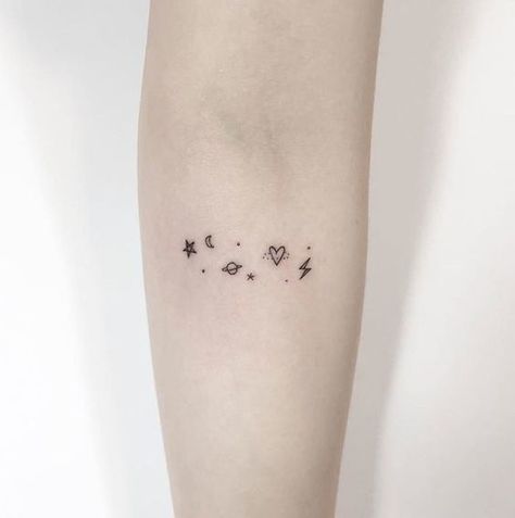 22 Unique Tattoo Ideas That Are Not Flowers, Arrows, Or Geometrical Figures 3 Womens Tattoos, Model Tattoo, Petit Tattoo, Tato Henna, Planet Tattoos, Shoulder Tattoos, Disney Tattoo, Tattoo Girls, Simple Tattoo