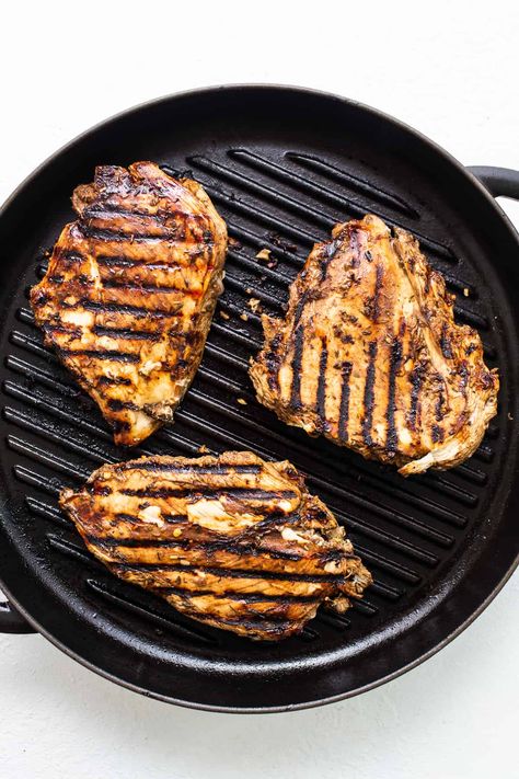 Grilled California Chicken - Fit Foodie Finds Greek Grilled Chicken, Greek Marinated Chicken, California Chicken, Grilled Chicken Recipe, Feta Cheese Salad, Protein Packed Meals, Grilled Steak Recipes, Spice Jar, Grilled Chicken Recipes